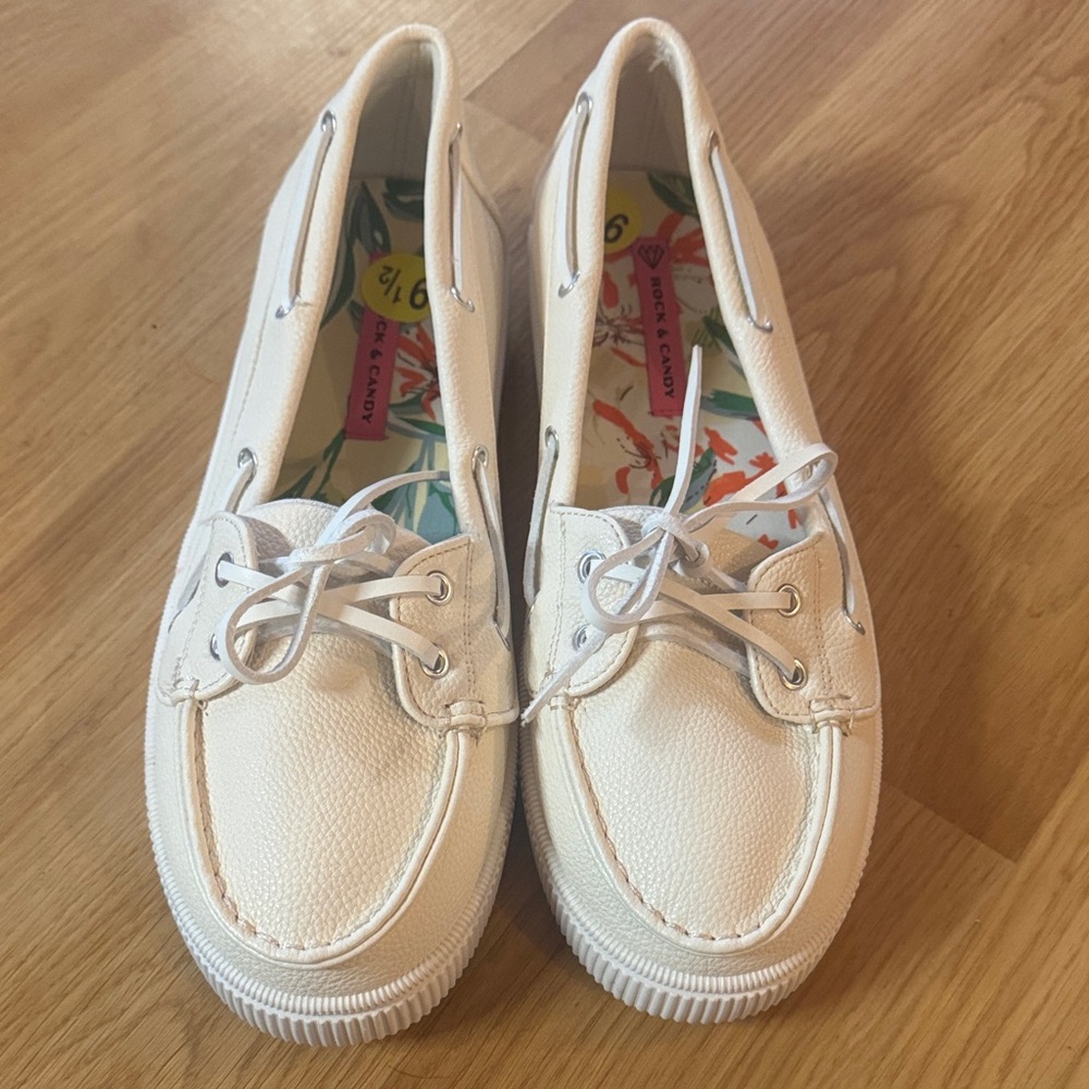 Rock & Candy NEW size 9.5 loafer shoes Cream Lace-Up Boat Shoes faux leather